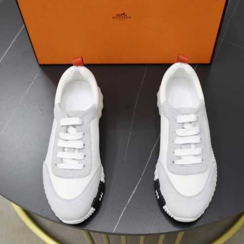 出厂价： 原单品质情侣 Hermes 顶级版本# 爱马仕h家经典情侣款 休闲运动鞋 情侣款休闲之履运动老爹鞋结合高科技帆布与麂皮山羊皮，在橡胶鞋底上饰以夸张“H