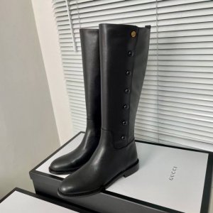 Gucci秋冬系列及膝高筒靴 简约风格 经典鞋形+英伦休闲设计， 经典耐看！原版倒模楦型，极致1:1形体，进口高端呈现出精致质感！ 面料: 进口小牛皮 内里: