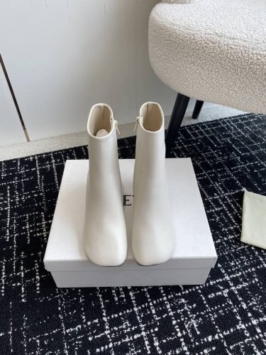 代购级 Loewe Resort 罗意威 24Ss 秋冬新款奶奶穆勒高跟 短靴 系列 返璞归真的款式混合了千禧年代的美学细节 展现新一代之雅痞气质 配裙子裤子都