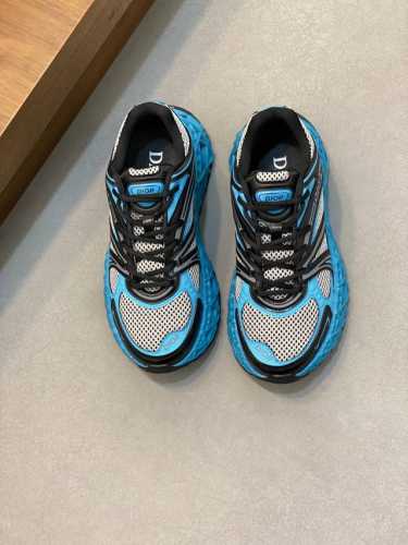迪奥 Dior B35 Nxt 2025Ss新款运动鞋抢先官网出货 Dior品牌又一新系列运动鞋款迎来了率先曝光。品牌鞋履设计师 Thibo 设计的b35 Nx