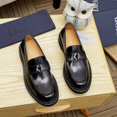 工厂价 Dior 迪奥 香港专柜新款休闲男鞋上市 官网1:1制作 意大利原版漆面牛皮+水染皮内里 欧美大师设计 完美造型打造专柜品质，纯色橡胶耐磨大底加经典炫头