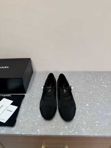 Chanel 24Ss 玛丽珍 单鞋 秋冬单鞋系列 属于小爆款 上图必卖 可可爱爱的玛丽珍造型，拥有香家特色优雅名媛气质，超级耐看 鞋面：进口真丝 牛皮 内里：
