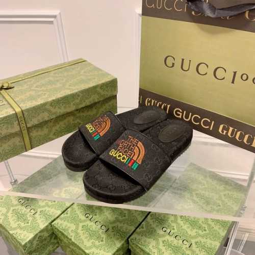 出厂价: Gucci 北面联名春夏新款电绣厚底拖鞋 爆款上线 完美诠释的淋漓尽致！原版开发支持市场任意对比！用心的材料！历经数月打造！版型做到极致漂亮！独具魅力