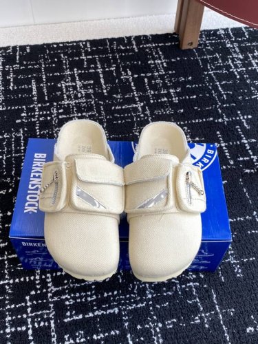 代购级310 birkenstock 25Ss 新款 勃肯 包头拖 这两个品牌刚出联名我就心动了 代购找很久才买到货，真的一鞋难求，真的超级好看，姐妹们给我冲