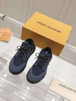 Lv 路易威登 原版爆款，前卫百搭时尚男鞋私版开模，鞋面采用透气飞织面一体面料：1复刻..时尚干脆、大气个性更潮更抢眼更追求档次，它将颠覆旧念，与您共度时尚潮人