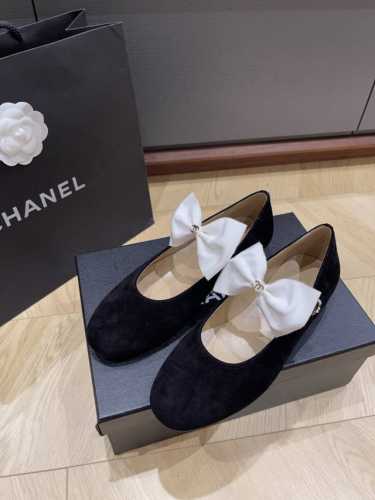 顶级版本 Chanel24 A手工坊 蝴蝶结 玛丽珍新 品最美系列 水钻 芭蕾单鞋 鞋面：进口牛绒，羊皮 水钻 内里：采用混种进口小羊皮 伸进去软软的哦 大底：