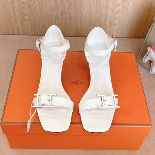 4.5Cm 组图 出厂价P Hermes 爱马仕 Judy 105高跟凉鞋 时尚又百搭 搭配Hapi鞋扣 超级舒服 每个细节都做到极致 搭配同色调标志性纯鞋扣