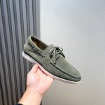 工厂价 Loro Piana 情侣款-新款莫卡辛鞋采用防泼水处理绒面革鞋面，搭配橡胶鞋底，经典之作 繁复的匠艺工序、精心考究的结构，令鞋款轻盈而柔软，让您行走舒