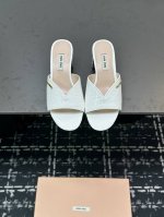 MiuMiu*2025ss缪缪春夏新款高跟镶钻小牛皮凉鞋拖鞋Zp开发 原版拆卸 秒杀市面普通版本，miumiu真的太少女啦！小牛皮超级软糯 舒适度超高！ 鞋面：