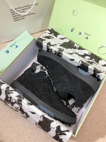 Off White情侣款烫钻款 2024春夏官网最新色 女款：35-70 男款：38-75 最新发布市场最高品质版本“Out Of Office”系列原版开模，