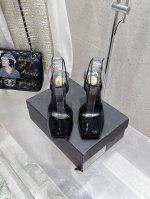 SAINT LAUREN* YSL 圣罗兰 杨树林新款小细高跟凉鞋 设计更稳更好穿 小姐姐的美丽尤物高跟鞋 优雅迷人性感 女人味十足！进口漆皮 内里垫脚羊皮 意
