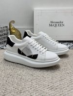出厂价 实价 Alexander Mcqueen 个性款 麦昆风靡全球小白鞋新款 独家首发 麦昆 ～独特运动鞋。专柜代购休闲鞋意大利进口原版品牌精选头层柔软牛皮