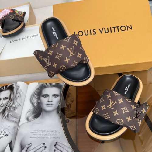 Lv 路易威登 2024春夏新品色 顶级版本 专柜最新款羽绒拖鞋 硬货上新 代购级别！高级感十足！国内外博主刷爆的一款，复古又时髦 上脚美炸了！官网主推款 颜色