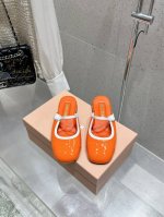 MIUMIU 2025 新款玛丽珍半拖皮鞋 原版1:1订制漆皮牛皮面料 羊皮内里意大利进口真皮大底码数：35-39 40 41订做不退换