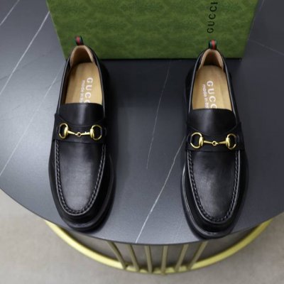出厂价: 牛里品牌：古奇gucci尺码：38-44 45可定制等级： 专柜经典款材料： 原版软牛皮鞋面 舒适牛皮内里 原版轻便大底款式类别：商务休闲套脚 驾车皮