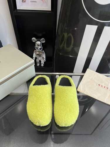Marni 玛尼 情侣款羊毛拖 羊羔毛圆头半托鞋具有北欧风情简约百搭，真的很炸！尤其适合现在混搭的季节，搭上一双别致的小长袜，上脚非常好看 码数：35-44