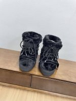 毛款 顶级版本moon Boot Vs秋冬最新款复古雪地靴 时髦人都在穿moon Boot雪地靴如果你难以接受ugg的复兴那现在有一款更另类的雪地靴又杀回来了，