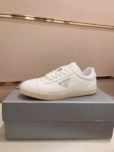工厂价 高版本 高品质新款PRADA 普拉达 专柜同步上市， 新款男鞋、面料精选高科技滴胶工艺制作而成。内里:全牛皮内里。高端气垫开模防滑橡胶大底，精美线条、简