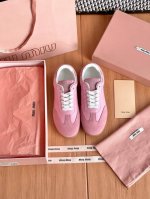 Miumiu 德训鞋整双鞋子采购zp开发打造，全部定制材料，独家开模大底，细节全部对版出货，连包装也做到跟正品一样 码数:35-40