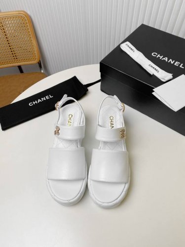 顶级版本 Chanel 香奈儿 24Ss厚底跛跟凉鞋 材料面料：牛皮 内里：羊皮 大底：原版大底 跟高：7.5Cm 码数：35-41