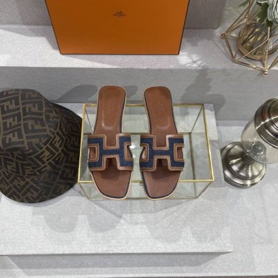 早春新款，拼接工艺，全新改版 Hermès 包装升级，版型做工材料升级。 Hermes市场最高版本纯手工鞋 顶级产品爱马仕拖鞋 2024早春新款原版一样， 师傅