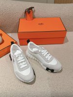 工厂价 爱马仕 Hermes 2024春夏经典情侣款 Bouncing 休闲系带百搭运动鞋 H家厚底时尚风格拼色跑鞋 材质：鞋面进口小牛皮拼接进口羊猄皮+水染羊