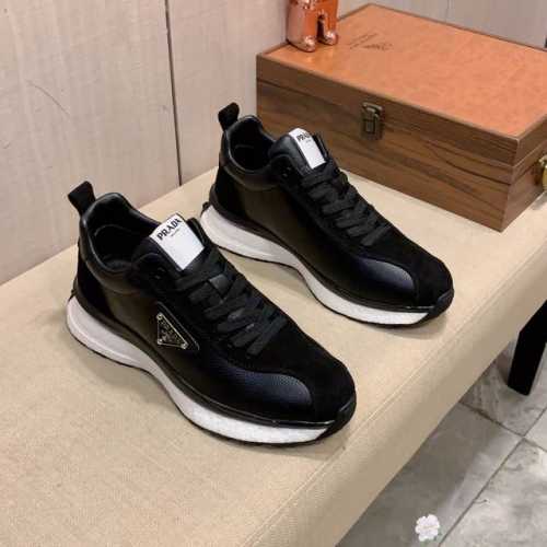 新款: 厂价: 普拉达prada* 最新爆款休闲鞋，顶端品牌奢侈～代购，顶级～质量。鞋面選用进口透气牛皮搭配材质透气羊皮垫脚 精细做工。原版个性时尚柔软橡膠耐磨