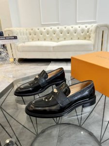 Louis Vuitton 路易威登 -高端品质 原单 -鞋面：进口头层牛皮 -内里：水染小牛皮 -大底：原版真皮大底成型大底 -超高品控 做工精细：凸显 高端