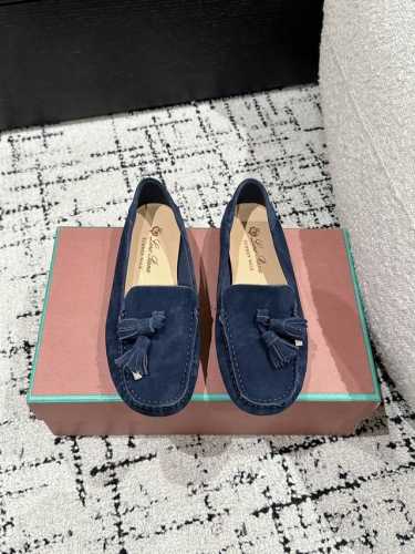 顶级版本 代购级 Loro Piana Lp 70 新款 流苏 豆豆鞋 一脚蹬乐福鞋 这款全新 Loro Piana 莫卡辛鞋采用经防水处理的柔软绒面革制成，饰