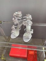 矮跟 高跟 Ren* Caovill*重工蛇形花朵缠绕高跟凉鞋 环绕在双足完美延伸腿部线条 包裹同色调蕾丝 变幻精致浪漫风格 鞋面纯手工制作蕾丝花朵 内里垫脚羊