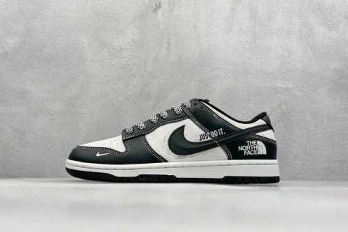現貨 终端放店XC版 Nk SB Dunk Low 北面系列 涂鸦黑勾 周年高端定制 低帮休闲板鞋#定制鞋盒 大厂纯原品质出货 超高清洁度 皮料切割干净无任何毛