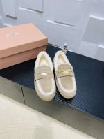 出厂价： Miumiu 缪缪2024Ss秋冬驾车钱币款100%纯羊毛乐福豆豆鞋 走秀新款 开车小姐姐的福音复古时尚 简约高级 随意搭配 上脚非常舒适 鞋面采用金