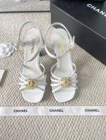 chanel 25Ss 香奈儿 凉鞋 单鞋早秋系列火爆上新，这一季香家小爆款！ 真的一眼爱了，经典拼色完美搭配！ 真的超级有个性，是这款鞋子最大的亮点，醒目而不