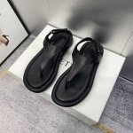出厂价 小众品牌2024Ss云朵厚底极简交叉凉鞋 三色可选，审美心在线，设计简约高级，圆润饱满，十分可爱上脚舒服软糯，满满踩屎感，夏日必备的百搭时髦单品 鞋面：