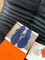 码数:35-41 2025最新春季最新款H夹脚链条人字拖1. 购入原版，鞋子鞋底鞋带模具1:1开模最好制作，重金单码单模，不改码数，柔软舒适，细节满满！ 2.网