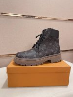 工厂价: Lv~路易威登潮流男鞋 新款出货 最新搭配 官网同款 超高品质 当季热卖 精选进口官网一比一材料 舒适牛皮内里 原版套楦 上脚舒适 耐磨橡胶大底 码数