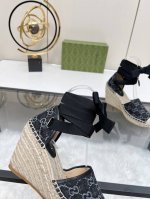 冲量价: Gucci 古奇坡跟渔夫凉鞋 厚底草编 高端品质 面料：双g面料电绣 内里：混种羊皮里 码数：35～42 颜色：黑灰色 各位新老客户图片已经更新请转图