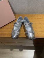 顶级品质P350 miumiu Ss25 New Arrival～ miu家春夏新款芭蕾舞鞋 羊皮/皱漆材质柔软舒适，鸡眼可调节扣饰以 点缀，薄底特别的轻盈～日