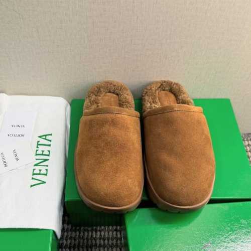 出厂价 Bottega Venet*Bvss最新厚底毛毛拖鞋，舒适保暖度极高～ 内里：进口羊卷毛 鞋面：进口高丝光牛反绒 大底：Tpu发泡大底 码数：35－40
