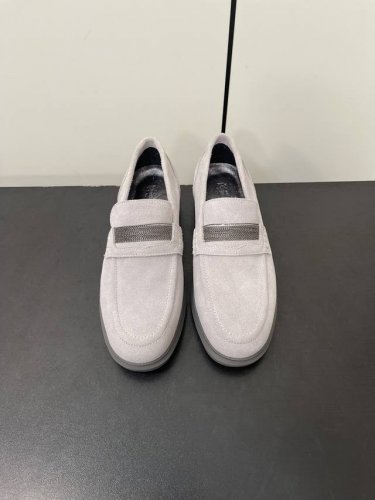 brunello Cucinelli 新款bc经典休闲鞋一脚蹬乐福鞋系列单鞋 Bc是意大利知名品牌，极简主义风格，复古又高级！简约又大气，属于非常耐看的款式！高