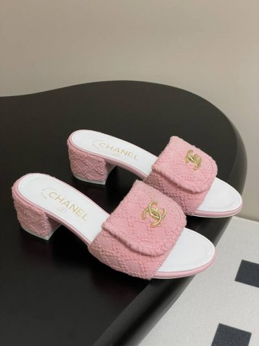 p310- 25Fw春夏新款Chanel小香经典翻改书包扣尼布一字拖鞋 穿不腻的百搭凉拖 超经典的一款 休闲中带着精致 气质拿捏稳妥 今年春夏绝美加分宝藏！ 鞋