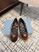 工厂P PRADA 24ss 普拉达秋冬新品 实力来袭 玛丽珍单鞋 芭蕾舞鞋超级爆系列爆品，各大网红明星乔欣，程潇，同款圆头三角扣 玛丽珍单鞋 ！时髦百搭nic