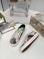 工厂价女 男10 Gucci Tennis 1977系列低帮运动鞋来啦迪士尼Disney 与Gucci Off The Grid合作系列早秋系列：原版鞋底、原版