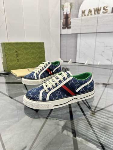 售 价: ￥ 商品商标：Gucci* 古驰* 低帮休闲鞋正码码数: 38-44 可订做45.46. 商品材料：鞋面专柜原版材料，透气内里，原版大底。编 号：66