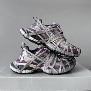 纯原版本balenciaga Phantom Sneaker 巴黎世家全新做旧十代绑带潮流跑鞋 在延续 Track Trainer 户外轮廓和复杂鞋面结构的同时