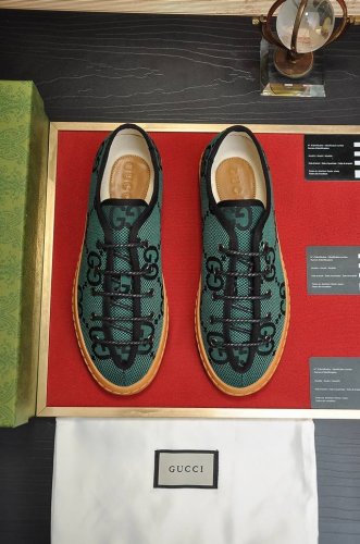 出厂价 Gucci 古奇 官网1:1运动男鞋火爆上市，采用原版古奇布料+面筋内里，再加官网原版1:1舒适大底。时尚百搭，着脚超舒适、透气。5色可选，标准鞋码38