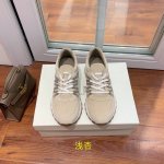 Brunell* Cucinell* 新款休闲运动鞋。鞋面采用进口牛绒，纯手工串联珠链配饰！内里垫脚是高密斜纹棉布，原版开模大底！上脚超舒适。 码数：35-42
