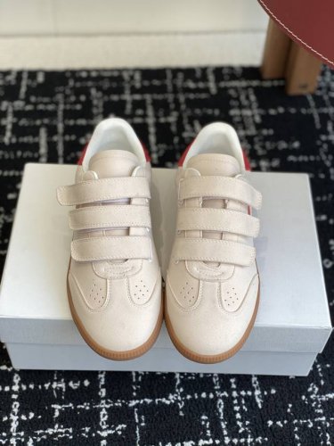 代购级330 isabel.Marant 伊莎贝尔·玛兰 25Ss 新款魔术贴德训鞋 以打破常规的不羁风格展现生活面貌，整个鞋型设计灰常简洁，又不失设计感，有复