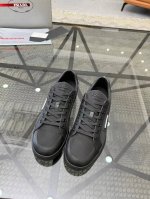 38-45 Prada 普拉达新款男士真皮运动鞋，市面最高版本 、欢迎任意对比！原版皮料质感极佳，超上档次！意大利进口胎羊网内里，可拆式垫！奢华用料、精细做工，