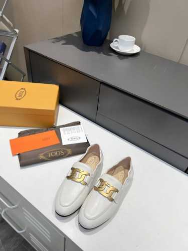 Tod S 托德斯最新款 刘诗诗同款乐福鞋平底鞋 专柜新品经典双扣英伦风乐福单鞋，款式简洁大气，舒适时尚淑女气质十足乐福鞋懒人休闲必备面料柔软真皮材质，搭载质感